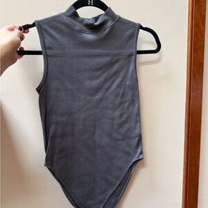 Grey sleeveless turtle neck bodysuit- size S